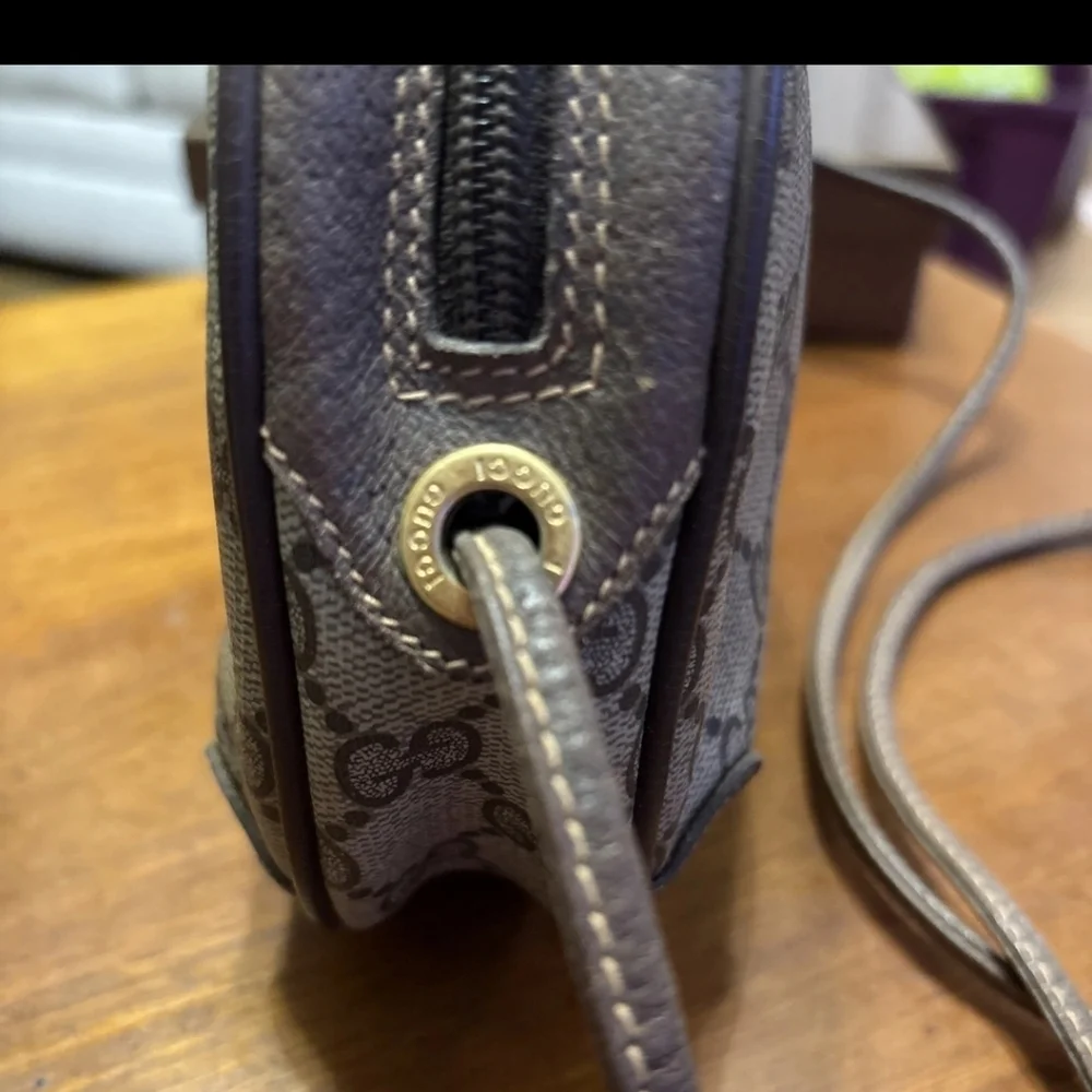 AUTHENTIC VINTAGE Gucci Beige and Brown Monogram Bag - Picture 7 of 10